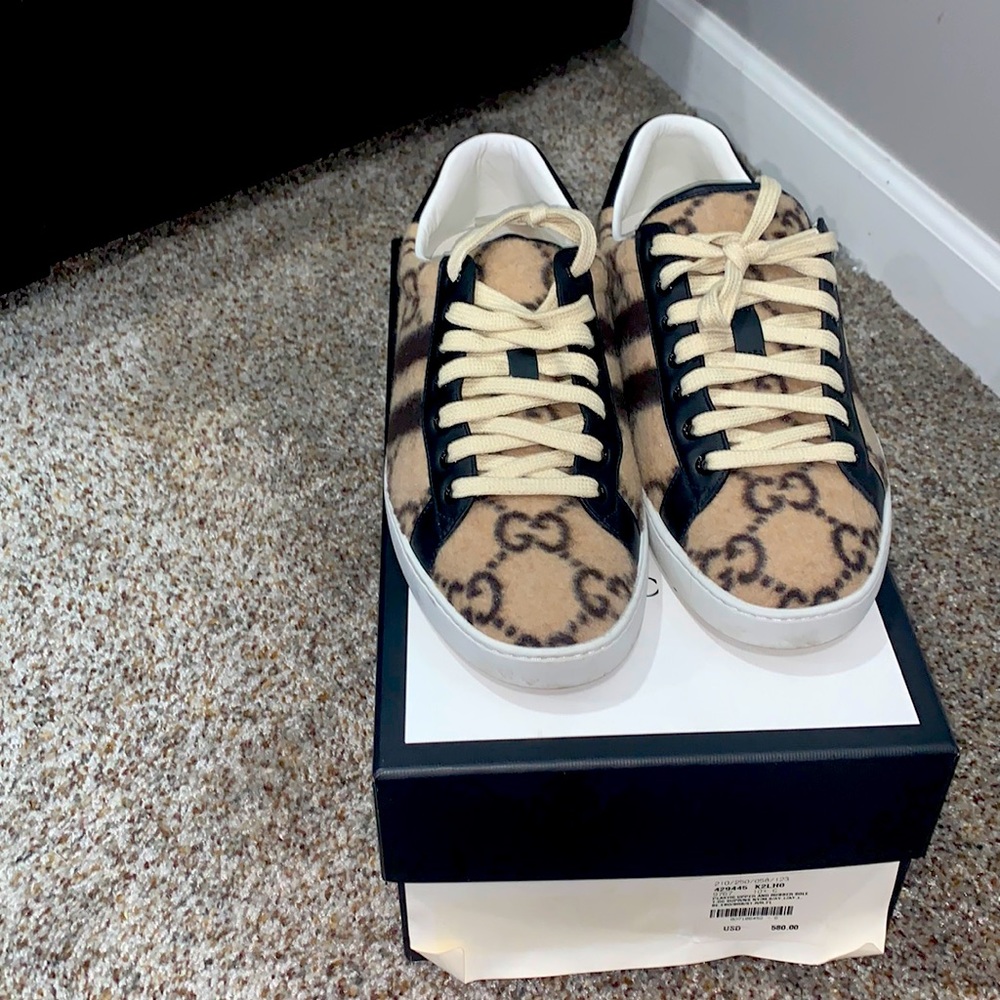 Gucci sneakers  GG